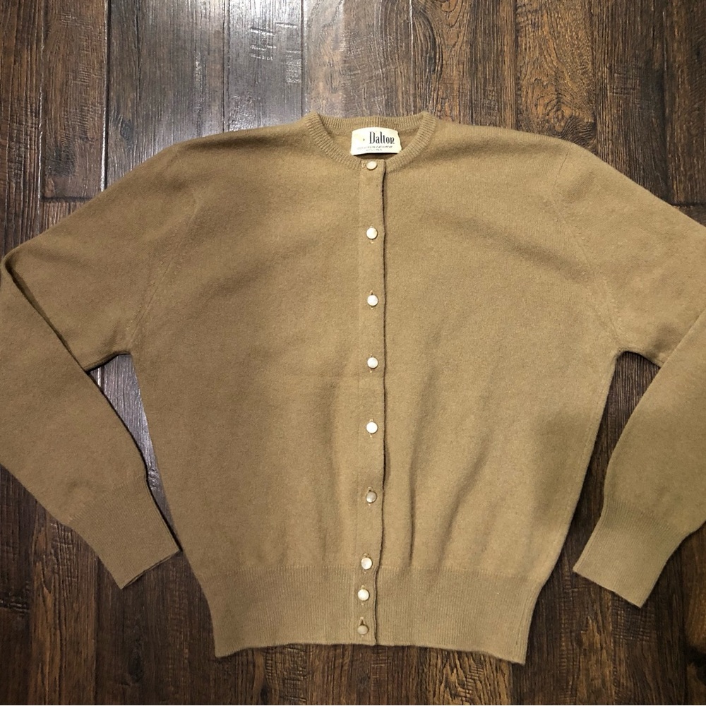 (S) NWOT 50's DALTON 100% Virgin Cashmere Beige Cardigan Mother Of Pearl Button